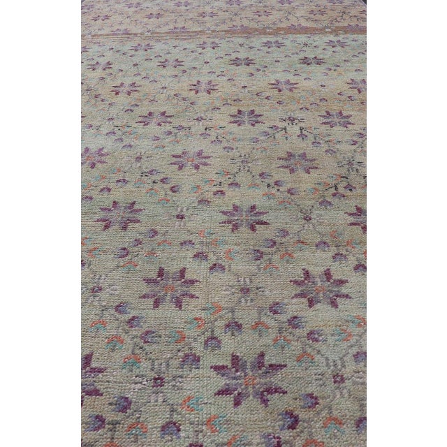 Mid 20th Century Vintage Turkish Oushak Konya-Tulu With Floral Blossoms and Latticework Design For Sale - Image 5 of 11