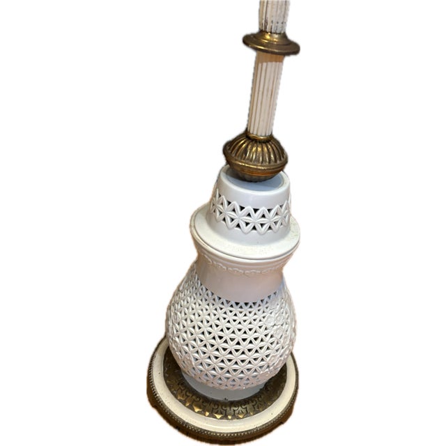 Hollywood Regency Mid 20th Century Hollywood Regency Chinoiserie Reticulated Ceramic & Dual Dragon Floor Lamp For Sale - Image 3 of 12