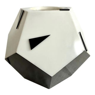 Mid Century Modern Black White Plastic Table Lamp/ Vintage 1960s Atomic Space Age Mod Pentagon Shaped Desk Lamp For Sale
