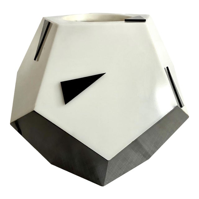Mid Century Modern Black White Plastic Table Lamp/ Vintage 1960s Atomic Space Age Mod Pentagon Shaped Desk Lamp For Sale