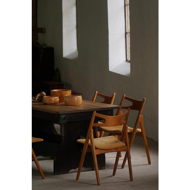 Brown Scandinavian Rustic Folk Art Dining Table in Stained Pine, 1900s For Sale - Image 8 of 18