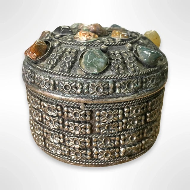 A high-quality vintage Moroccan decorative box that is perfect for storing your jewelry, trinkets, and treasures. The box...