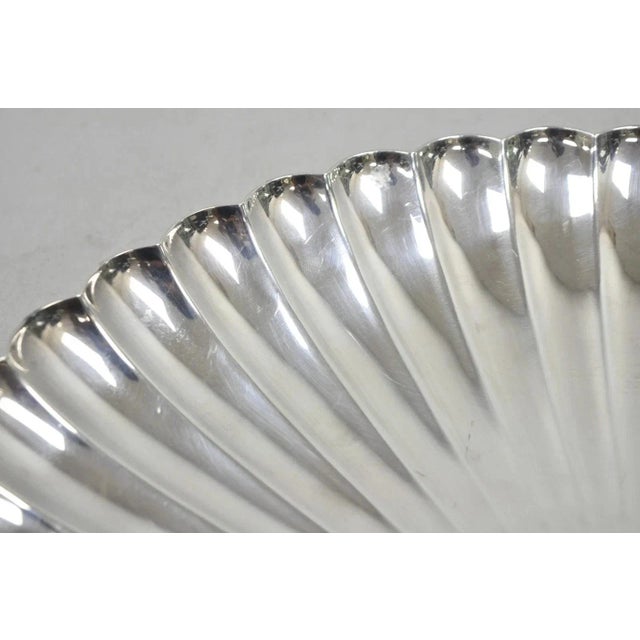 Mid 20th Century Reed & Barton 1853 Modern Silver Plated Scalloped 14" Round Dish Serving Platter For Sale In Philadelphia - Image 6 of 11