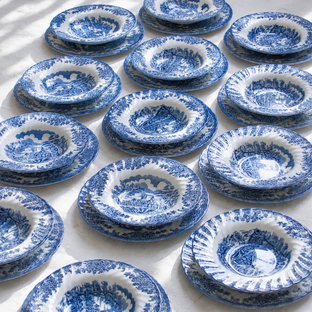 Large Vintage English Earthenware Dinner Service from Staffordshire Churchill, 1970s, Set of 35 For Sale - Image 3 of 8
