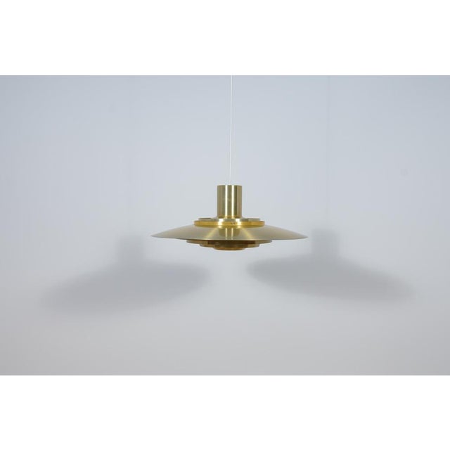 Aluminium Pendant lamp covered with brass consisting of five levels, equipped with one E27 socket with a power of up to...