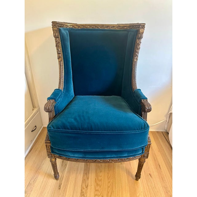 Teal Louis XVI Velvet Settee & Matching Chair Carved Giltwood Bergere Set For Sale - Image 8 of 10