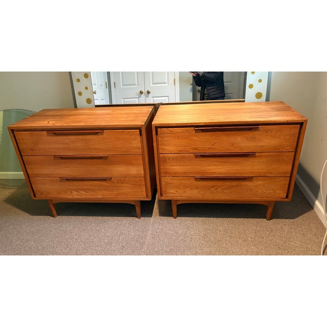Merton L. Gershun Pair of Oak and Walnut Mid-Century Modern Dressers by Merton Gershun For Sale - Image 4 of 8