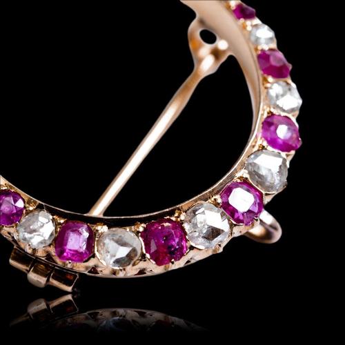 Antique Victorian 18 Karat Gold Crescent Brooch with Ruby and Diamond, 1880s For Sale - Image 15 of 18
