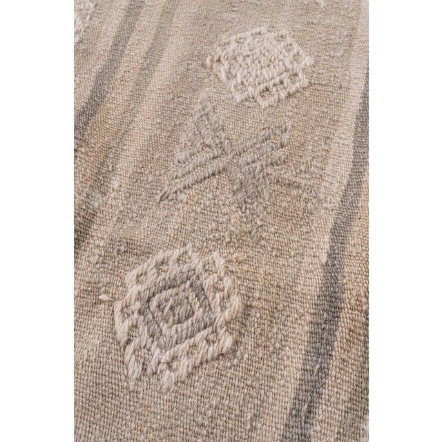 1940s Vintage Circa 1940 Tan Turkish Kilim Flatweave Rug 5'5 X 10'8 For Sale - Image 5 of 11