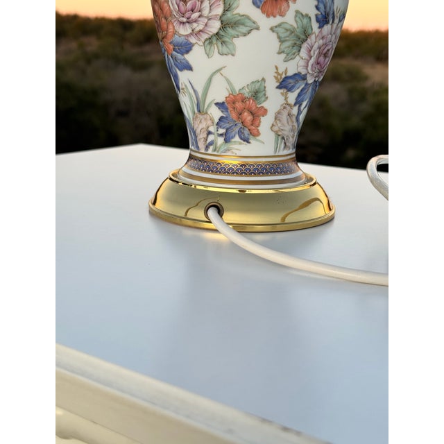 Late 20th Century Kaiser West German Porcelain Duchesse Pattern Floral & Butterfly Table Lamp For Sale - Image 10 of 12