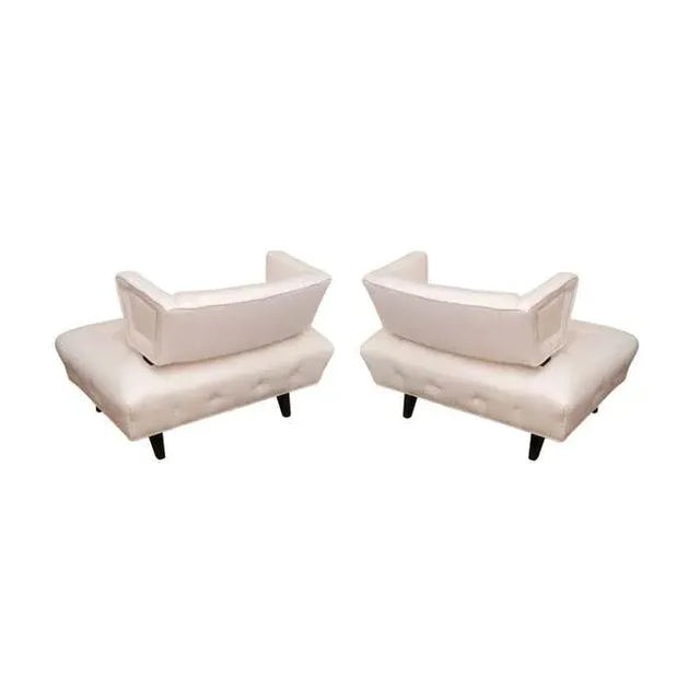 White Exemplary Restored Slipper Loungers Attributed to Billy Haines - A Pair For Sale - Image 8 of 10