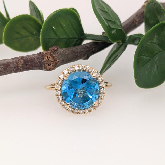 4.4Ct Glam Swiss Topaz Ring With Diamond Accents: Solid 14k Gold, Round 4.5mm, Size 6.75 For Sale - Image 4 of 8