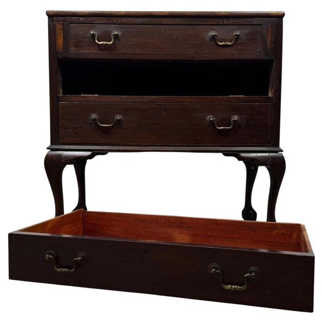 Antique Mahogany Chest with Traditional Design, 1900s For Sale - Image 3 of 12