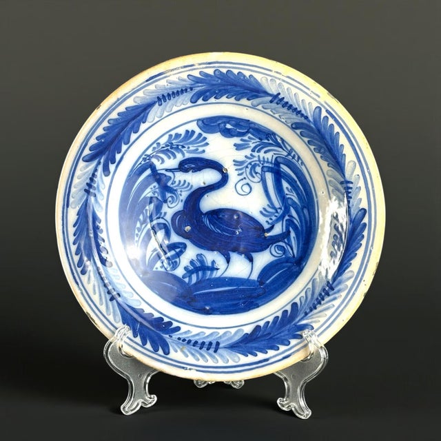 Spanish Talavera Blue and White Faience Charger with Bird and Helechos y Palmeta Decoration, 18th Century For Sale - Image 10 of 10