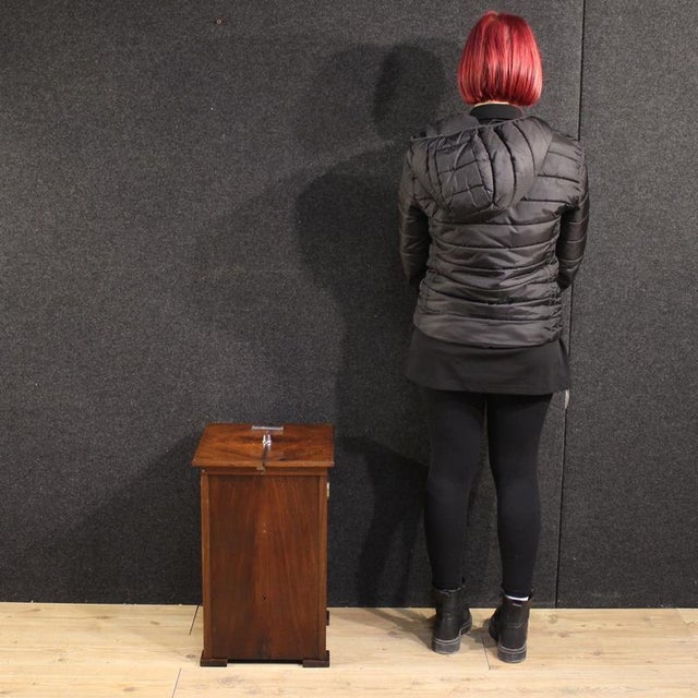 English bar cabinet from the first half of the 20th century. Carved and veneered walnut cabinet, complete with silver-...