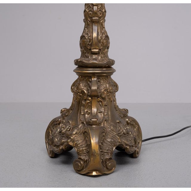 Very nice solid Brass lamp stand in a Baroque style. love this lamp. 2 Large E27 bulbs needed. Pull down switch. Heavy...