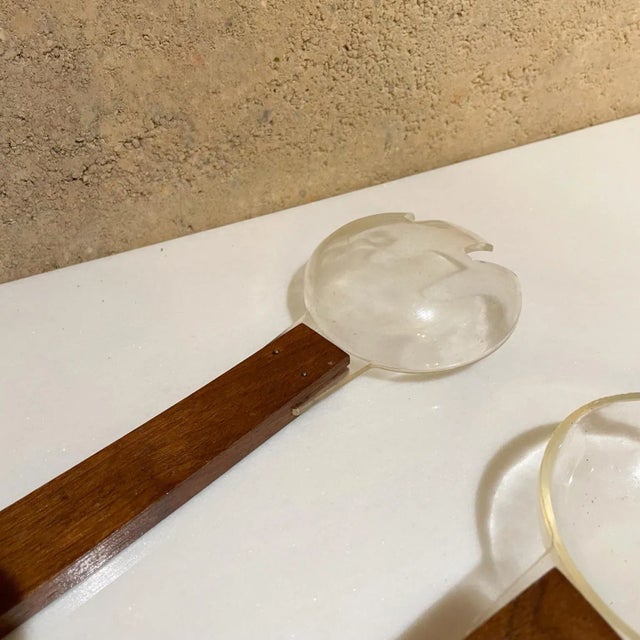 Dansk Designs 1960s Dansk-Style by Najeeb Modern Flat Walnut Wood Lucite Salad Server Utensil Set- 2 Pieces For Sale - Image 4 of 7