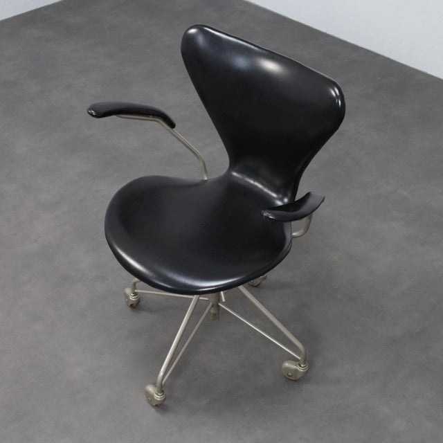 Model 3217 First Edition Office Chair by Arne Jacobsen for Fritz Hansen, 1950s For Sale - Image 6 of 12