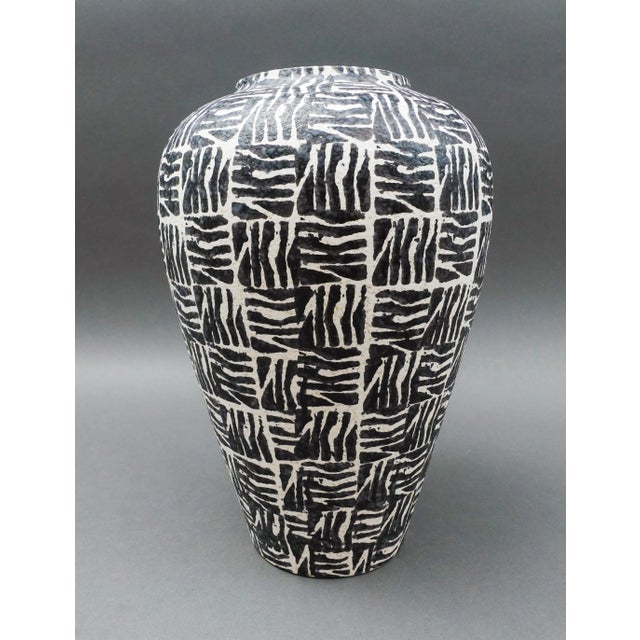 Raymor Alvino Bagni Italy Raymor Mid-Century Modern Black & White Pottery Vase For Sale - Image 4 of 11