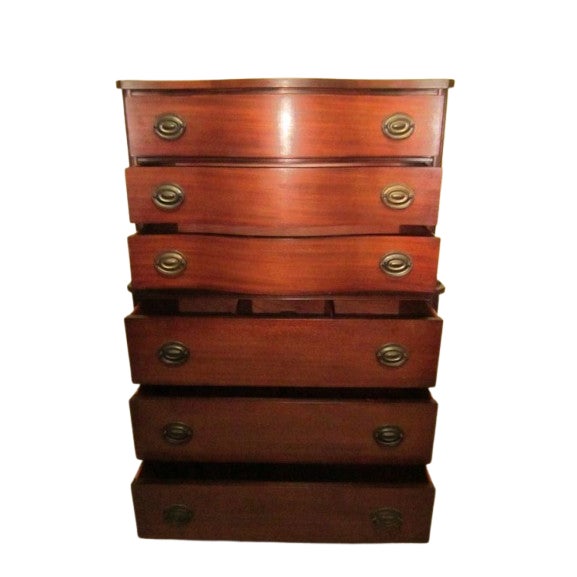 This vintage 6 drawer chest of drawers is a stylish addition to any home, featuring a classic Traditional design with a...