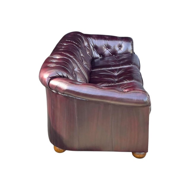 1980s 1980s Classic Oxblood Leather English Club Sofa With Tufted Back & Brass Trim For Sale - Image 5 of 11