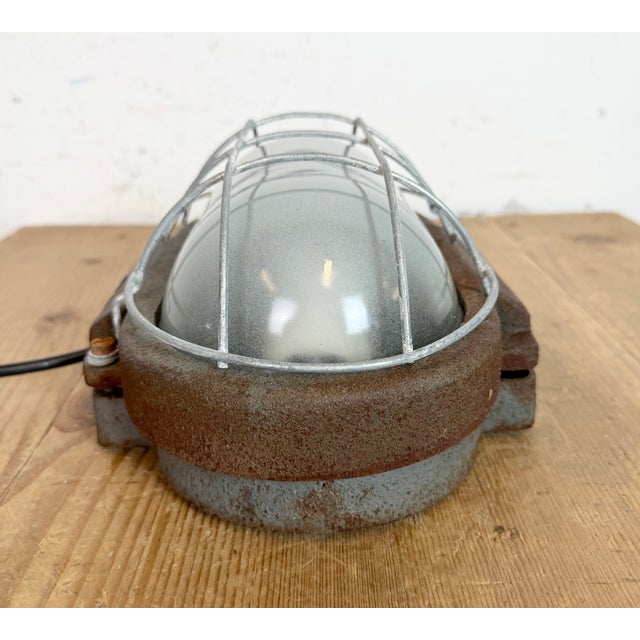 Industrial Grey Cast Iron Wall Light from Elektrosvit, 1960s For Sale - Image 6 of 15