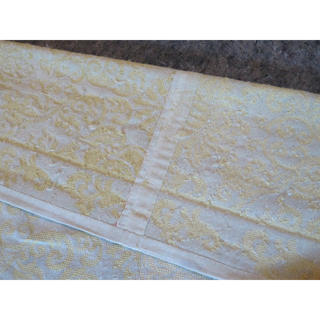 Age: Approx: 20 Years Old Details: High Quality Construction Grade 7 Out Of 10 Consistent Pile Throughout Loom Rug Made In...