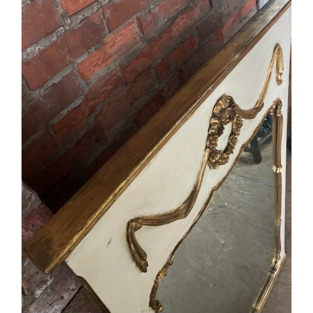 Glass Mid 20th Century Italian Console Wall Hall Painted Gold Gilt Mirror W/Wreath & Garland For Sale - Image 7 of 12