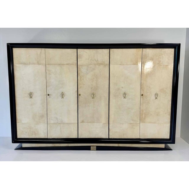 This elegant Italian Art Deco wardrobe, produced in the 1940s and attributable to Osvaldo Borsani, perfectly balances...
