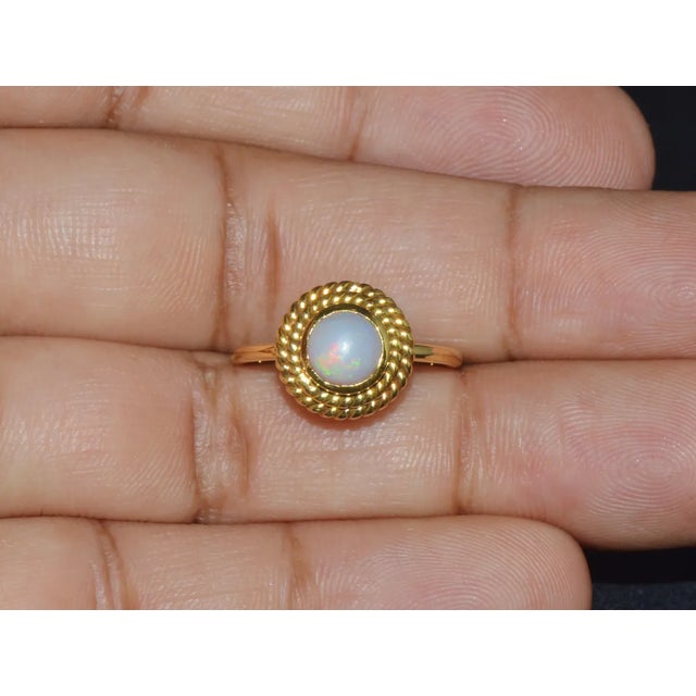 White Certified Natural 1.18Cts Cabochon Opal 750 18K Solid Gold Bezel Filigree Stacking Ring, size 6.25 For Sale - Image 8 of 10