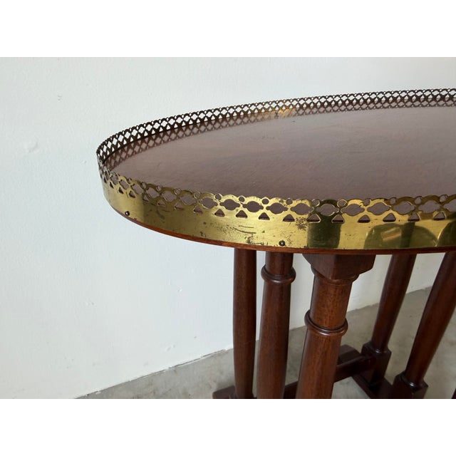 Brown Vintage Hekman Chippendale Style Mahogany Matched-Grain Oval Side Table With Brass Gallery For Sale - Image 8 of 12