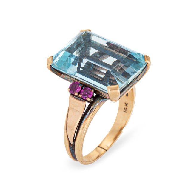 Stylish vintage mid-century aquamarine & ruby cocktail ring (circa 1940s to 1950s) crafted in 14k rose gold. Emerald cut...