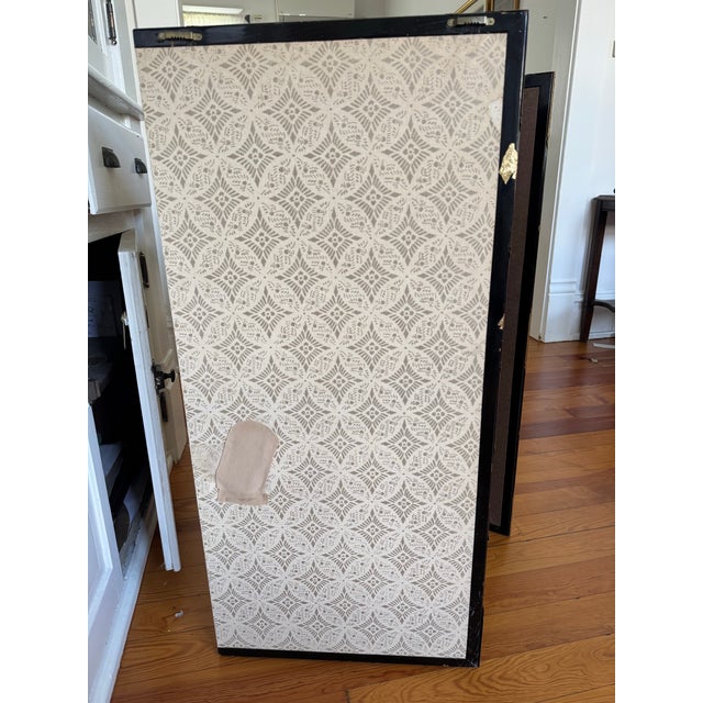 Mid 20th Century Japanese Byōbu Chinoiserie-Style Four-Panel Hand Painted and Signed Silk Screen Room Divider For Sale - Image 6 of 12