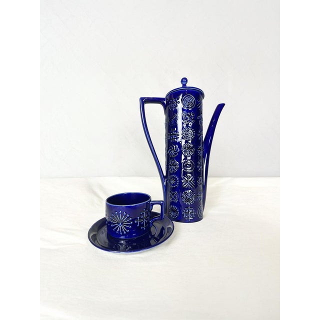 Vintage Portmeirion Totem Coffee Service in Deep Blue Ceramic by Susan Williams-Ellis, 1966, Set of 15 For Sale - Image 6 of 18