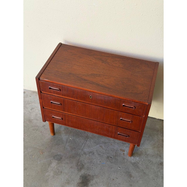 Wood 1960s Mid Century Danish Teak 3 Drawer Chest – Vintage Scandinavian Small Dresser on Tapered Legs For Sale - Image 7 of 10