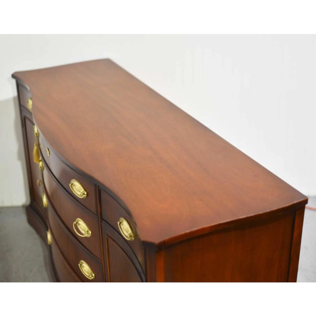 Mid Century Hepplewhite Style Mahogany Sideboard Buffet by Bassett Furniture For Sale - Image 9 of 15