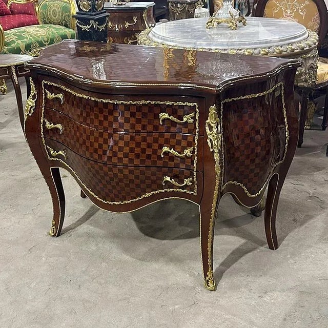 A classic touch for your home. This commode has checkered details. It has 3 drawers decorated with gold handles. Has a...