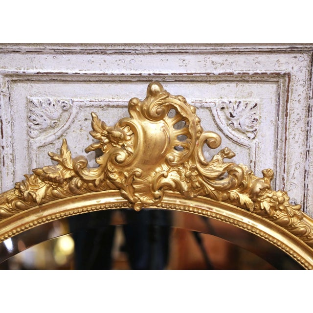 French 19th Century French Louis XV Oval Giltwood Wall Beveled Mirror With Crest For Sale - Image 3 of 7
