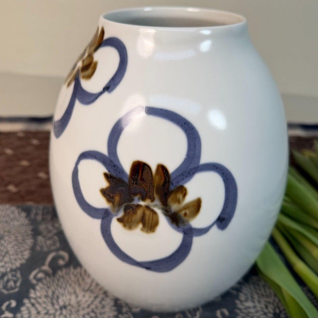Blue Japanese Sometsuke Porcelain Ikebana Vase from Asahina, 1970s For Sale - Image 8 of 11