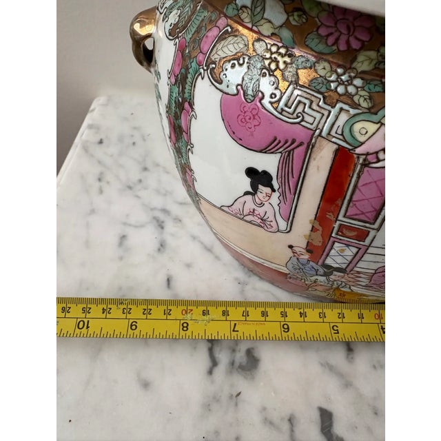 Late 19th Century Chinese Porcelain Kamcheng, a Famille Rose Medallion Vinegar Jar With Lid and Gold Handle For Sale - Image 12 of 14