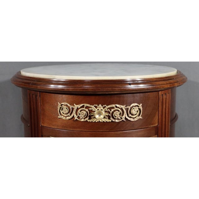 Small Vintage Drum Table in Mahogany For Sale - Image 6 of 18