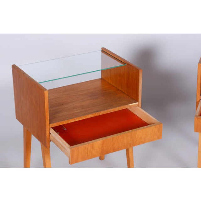 Mid-Century Modern Mid-Century Modern Bedside Tables in Oak and Glass, 1950s, Set of 2 For Sale - Image 3 of 11