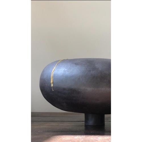 Modder Beauty Ceramic Sculpture by Françoise Jeffrey Dimensions: W 16 x 27 cm Materials: stoneware, 2022, black, gold...