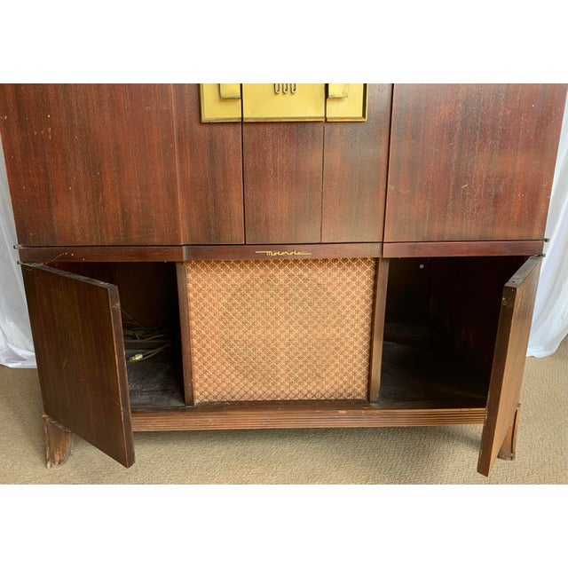 1950s 1954 Motorola Model 20f1 Television, Radio, Record Cabinet For Sale - Image 5 of 10