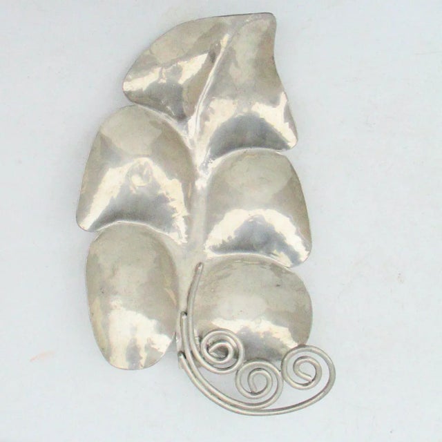 1950s Aluminum Center Serving Leaf Tray Vintage For Sale In New York - Image 6 of 6