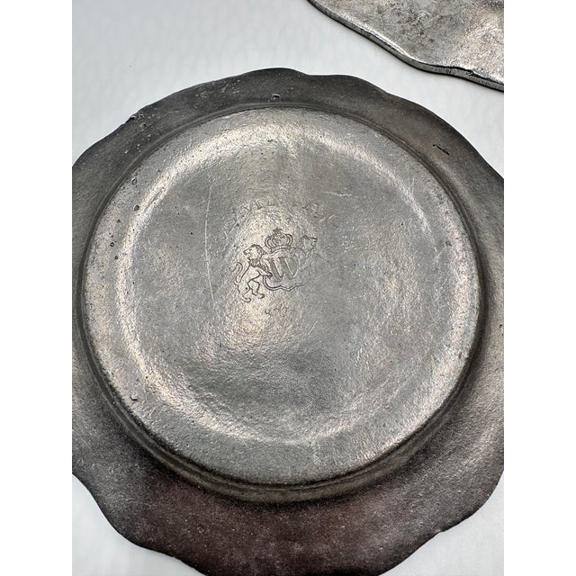 Metal Antique Gemetal Old Tavern Pewter Plate Collection 5pc Set For Sale - Image 7 of 11