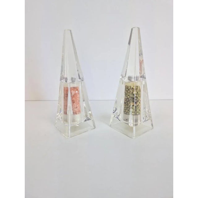 Postmodern Acrylic Salt & Pepper Mill by Wayne Husted for Blenko Grainware Co. Pyramid, 1980s, Set of 2 For Sale - Image 9 of 10