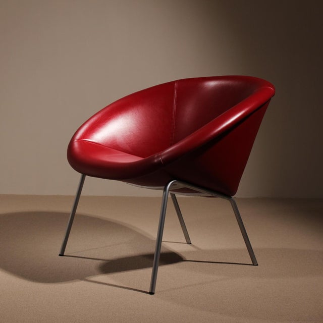 A timeless modern classic: the Model 369, designed by the Walter Knoll Team in 1956. These compact bucket chairs impress...