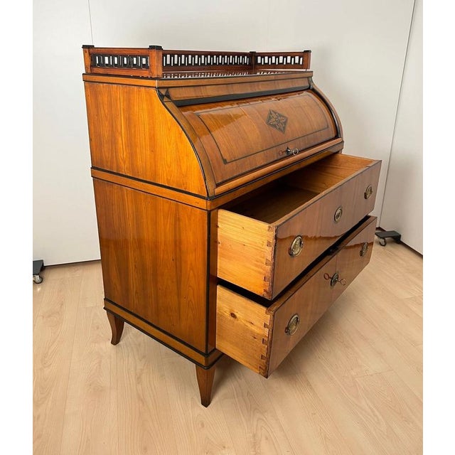 Biedermeier Roll-Top Desk in Cherry Veneer and Brass, 1820 For Sale - Image 4 of 18