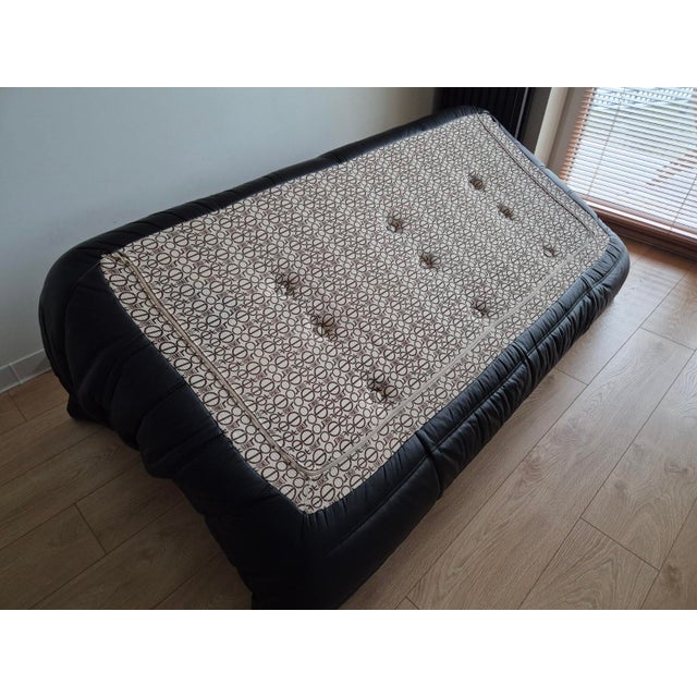 Togo Sofa in Black Leather by Michel Ducaroy for Ligne Roset For Sale - Image 6 of 7